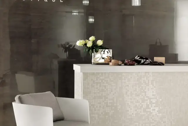 Интерьер с Moka Gold Damask