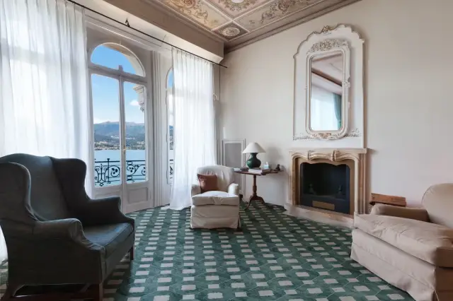 Интерьер с Керамогранит Monopole Флоренция Спринг Декор / Florencia Spring Decor матовый зелено-бежевый 22,3x22,3 см