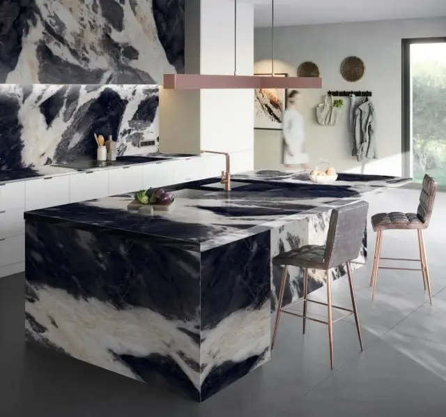 Интерьер с Керамогранит Motto Ceramic Levante Nero Polished полированный черный MOT84402 240х80 см