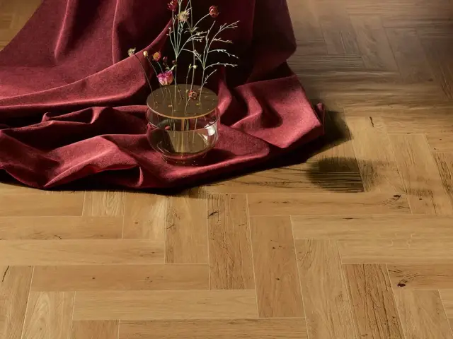 Интерьер с Керамогранит Serenissima И Ровери Интенсо Ассе / I Roveri Intenso Asse бежевый 1097187 120х30 см