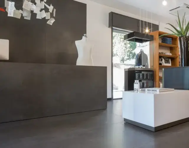 Интерьер с LAMINAM Fokos Керамогранит Roccia 5 100x300 натуральный