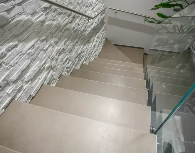 Интерьер с LAMINAM Fokos Керамогранит Roccia 5 100x300 натуральный