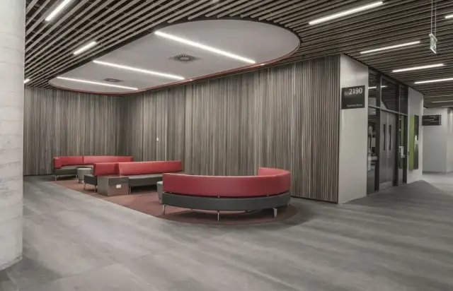 Интерьер с Керамогранит Laminam I Naturali Travertino Classico Bocciardato 5.6 мм LAMF012198 120x290