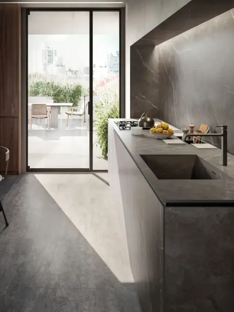 Интерьер с Керамогранит Laminam I Naturali Travertino Classico Bocciardato 5.6 мм LAMF012198 120x290
