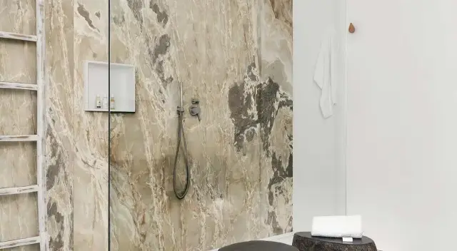Интерьер с Керамогранит ONYX&MORE SILVER PORPHYRY STR 60X60 RET