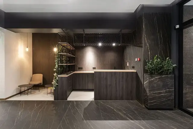 Интерьер с Керамогранит Laminam I Naturali Diamond Cream Bocciardato 5 Натуральный 100x300
