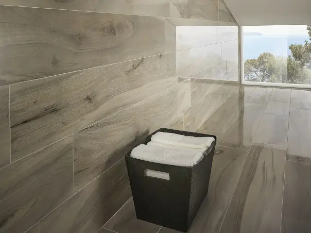 Интерьер с Керамическая плитка KAURI AWANUI NAT RETT 20X120