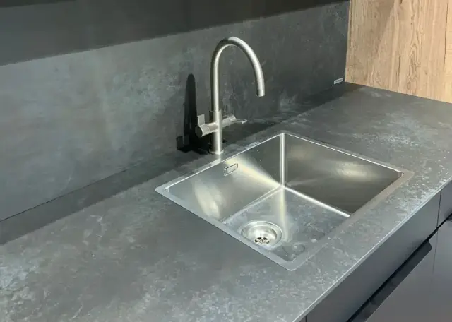Интерьер с Керамогранит Laminam Ossido Verde Lux 3+ LAMF009726 100x300