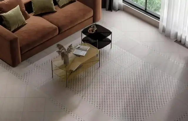 Интерьер с Плинтус Kerama Marazzi Туф Бежевый Светлый Глянцевый FMD038 10x20