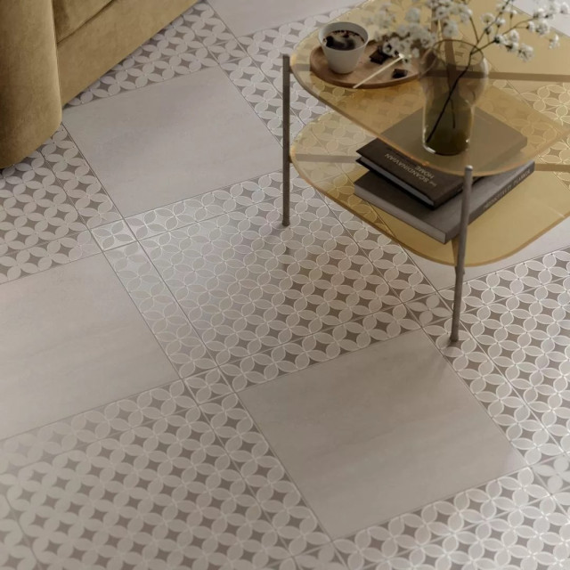 Интерьер с Плинтус Kerama Marazzi Туф Бежевый Светлый Глянцевый FMD038 10x20