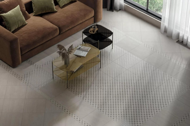 Интерьер с Плинтус Kerama Marazzi Туф Бежевый Светлый Глянцевый FMD038 10x20
