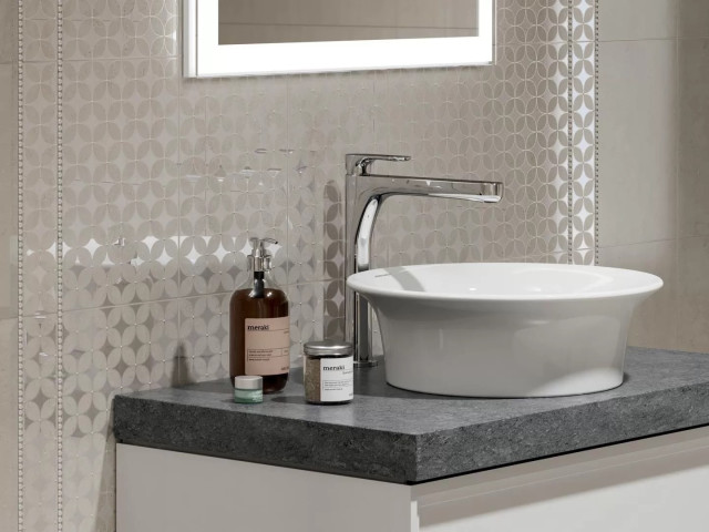 Интерьер с Плинтус Kerama Marazzi Туф Бежевый Светлый Глянцевый FMD038 10x20