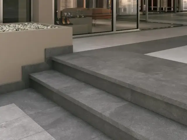 Интерьер с Плинтус Kerama Marazzi Про Стоун Серый Обрезной DD200420R/3BT 60x9.5