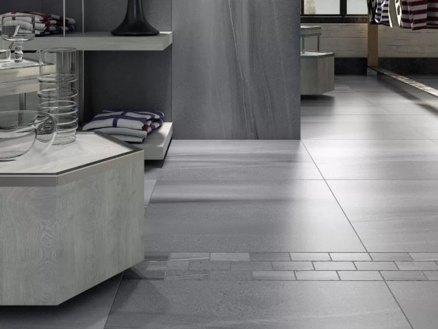 Интерьер с Ступень Kerama Marazzi Клееная Роверелла Бежевый Светлый DL500620R/GCF 33x119.5