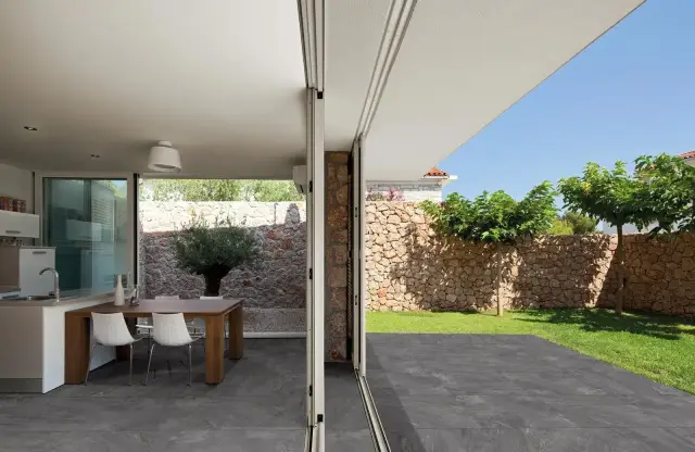 Интерьер с Керамогранит Antica Ceramica Rubiera Ultra Aspen Antracite 20mm DR04153 60x60