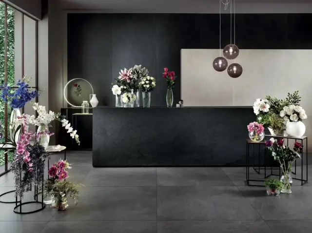 Интерьер с Керамогранит Lea Ceramiche Waterfall Slimtech Gray Flow 5plus Nat LSAWF10 100x300