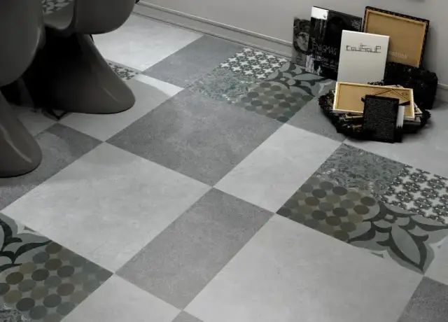 Интерьер с Ступень Kerama Marazzi Евро Техно Проходная Королевская Дорога Черный (n042856) 014074 34.5x119.5