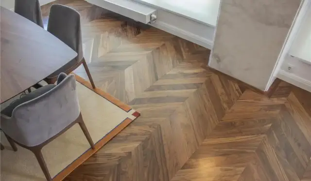 Интерьер с Alacia Chevron Honey 8x45