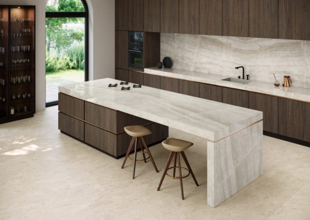 Интерьер с GRESPANIA COVERLAM TAJ MAHAL SAND NATURAL 120х278х5.6