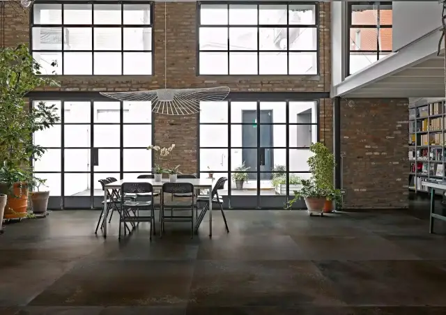 Интерьер с Flowtech Russet Nat. Listello Sfalsato 21x40